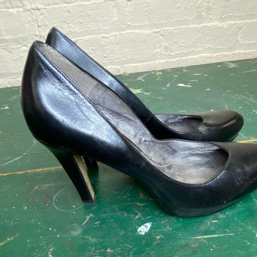 Black Nine West size 9.5 pumps/ heels